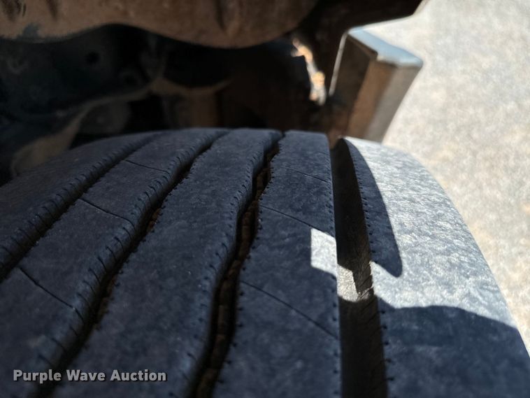 image for item EJ0614 2014 Freightliner  Cascadia 113 semi truck