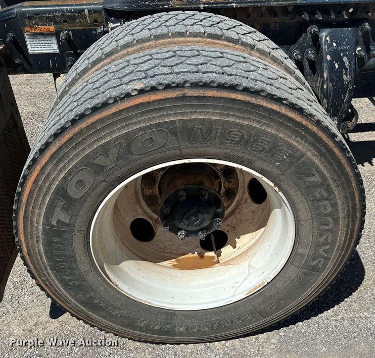 image for item EJ0614 2014 Freightliner  Cascadia 113 semi truck