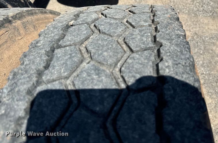 image for item EJ0614 2014 Freightliner  Cascadia 113 semi truck