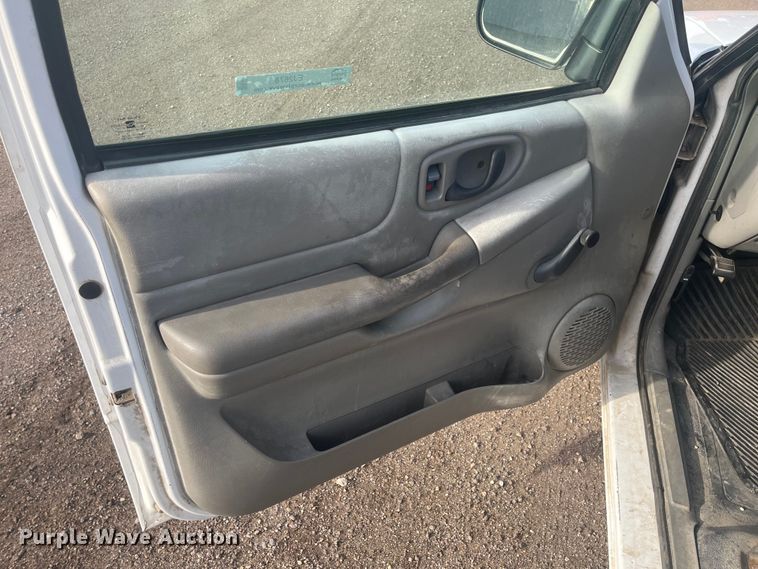 image for item EJ2678 2001 Chevrolet S10 Ext. Cab pickup truck