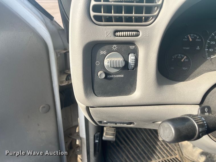 image for item EJ2678 2001 Chevrolet S10 Ext. Cab pickup truck