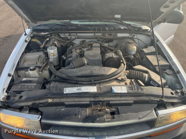 image for item EJ2678 2001 Chevrolet S10 Ext. Cab pickup truck