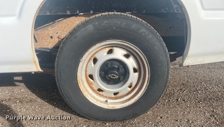 image for item EJ2678 2001 Chevrolet S10 Ext. Cab pickup truck