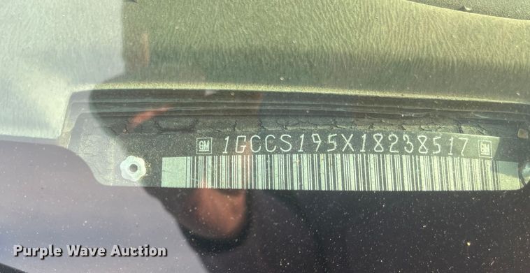 image for item EJ2678 2001 Chevrolet S10 Ext. Cab pickup truck