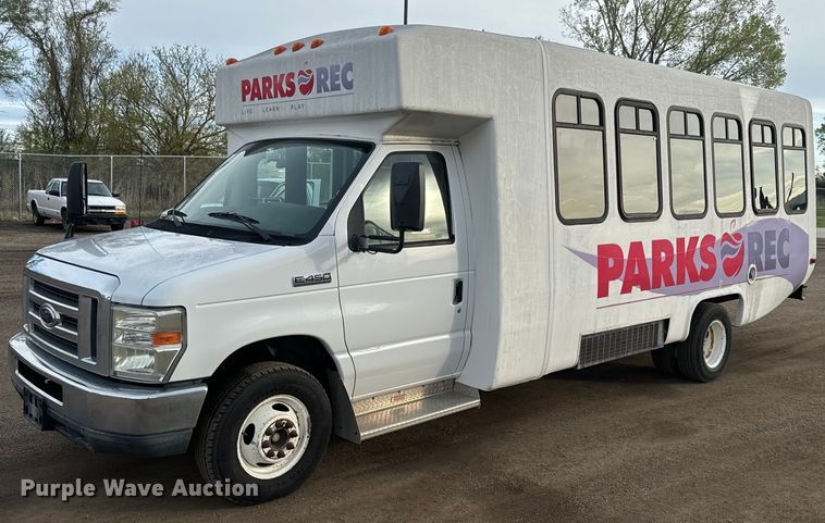 image for item EJ2679 2010 Ford E450 shuttle bus