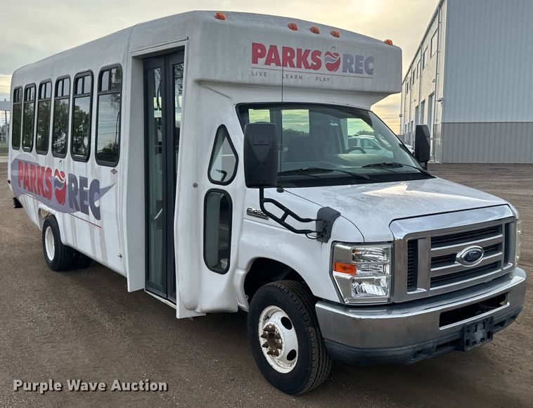 image for item EJ2679 2010 Ford E450 shuttle bus