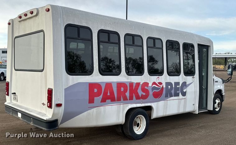 image for item EJ2679 2010 Ford E450 shuttle bus