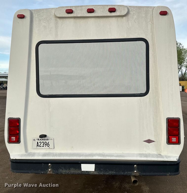 image for item EJ2679 2010 Ford E450 shuttle bus