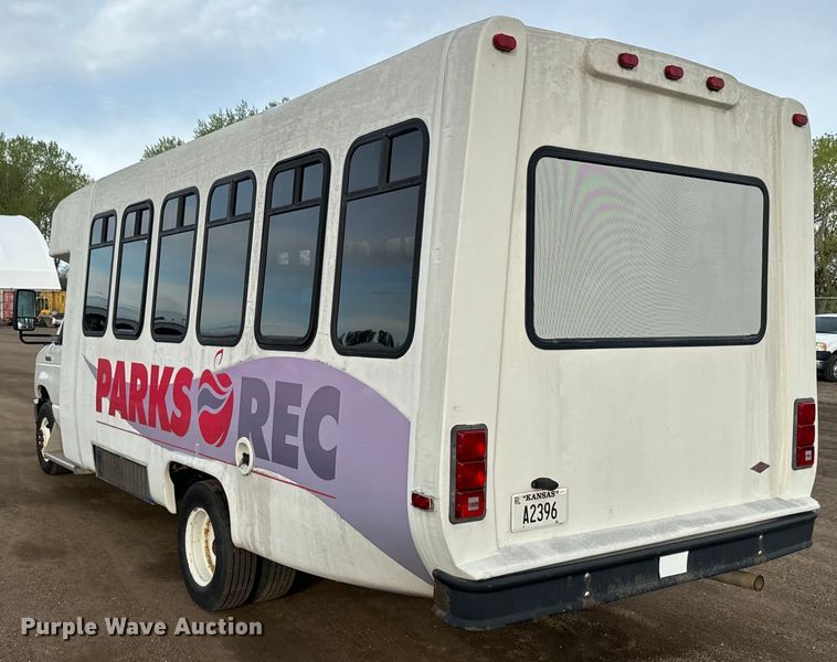 image for item EJ2679 2010 Ford E450 shuttle bus
