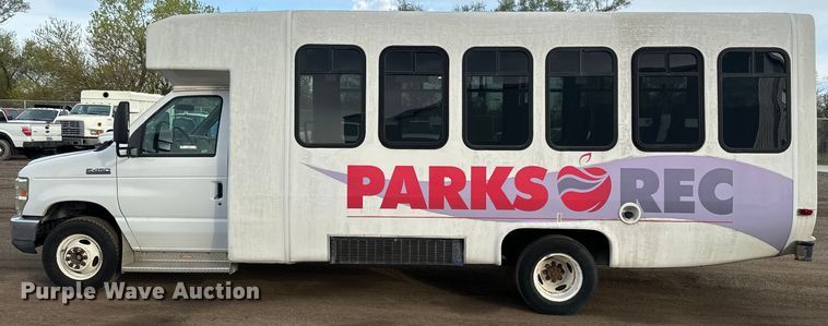 image for item EJ2679 2010 Ford E450 shuttle bus