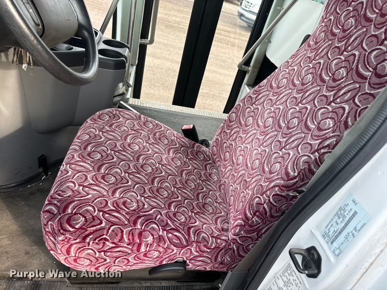 image for item EJ2679 2010 Ford E450 shuttle bus