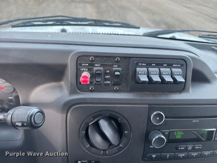 image for item EJ2679 2010 Ford E450 shuttle bus