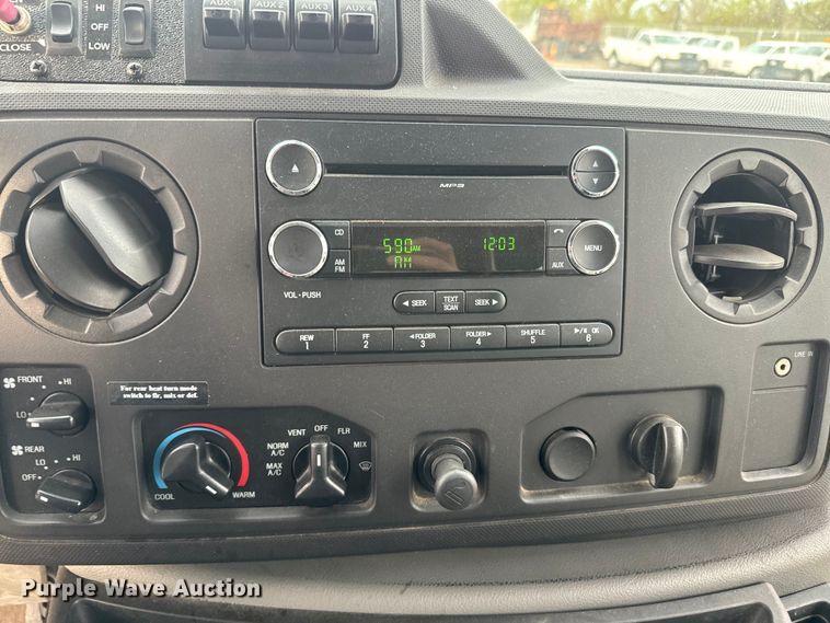 image for item EJ2679 2010 Ford E450 shuttle bus