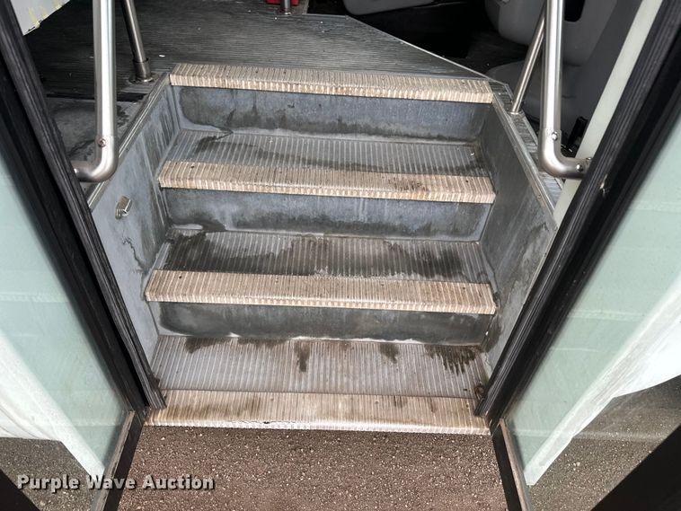 image for item EJ2679 2010 Ford E450 shuttle bus