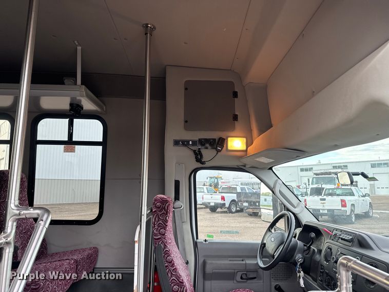 image for item EJ2679 2010 Ford E450 shuttle bus