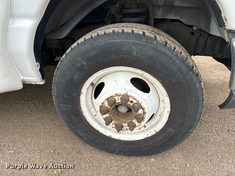 image for item EJ2679 2010 Ford E450 shuttle bus