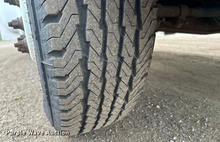 image for item EJ2679 2010 Ford E450 shuttle bus