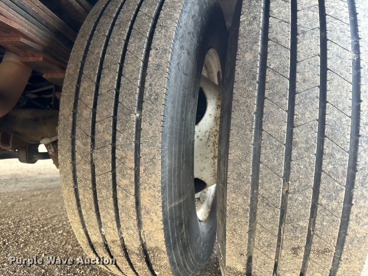 image for item EJ2679 2010 Ford E450 shuttle bus