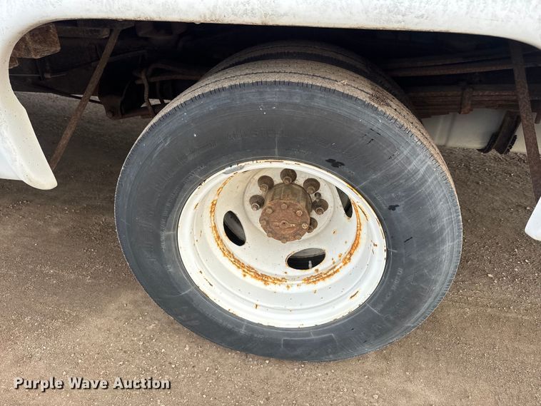 image for item EJ2679 2010 Ford E450 shuttle bus