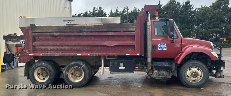image for item EJ2692 2005 International 7400 dump truck