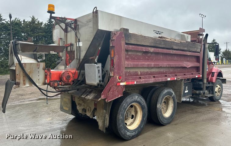 image for item EJ2692 2005 International 7400 dump truck