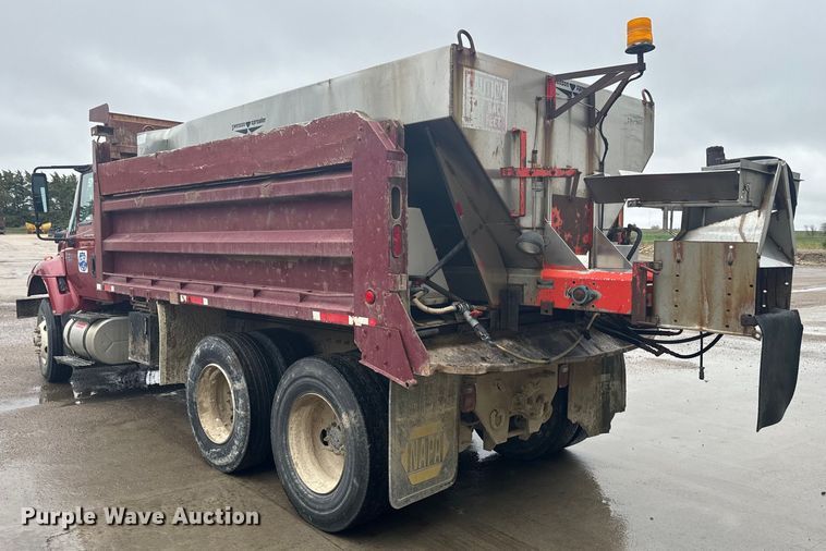 image for item EJ2692 2005 International 7400 dump truck