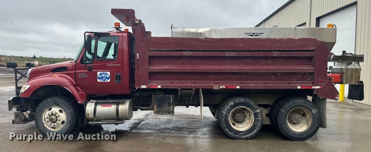 image for item EJ2692 2005 International 7400 dump truck
