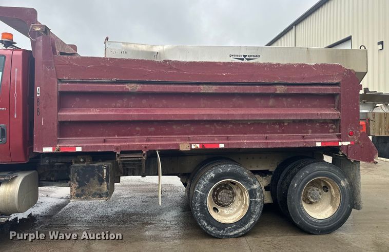 image for item EJ2692 2005 International 7400 dump truck
