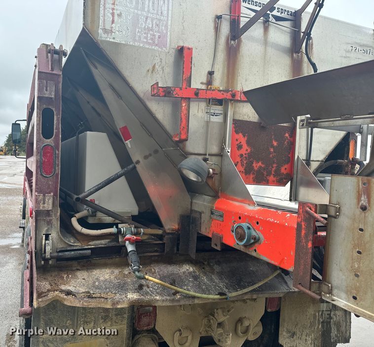 image for item EJ2692 2005 International 7400 dump truck