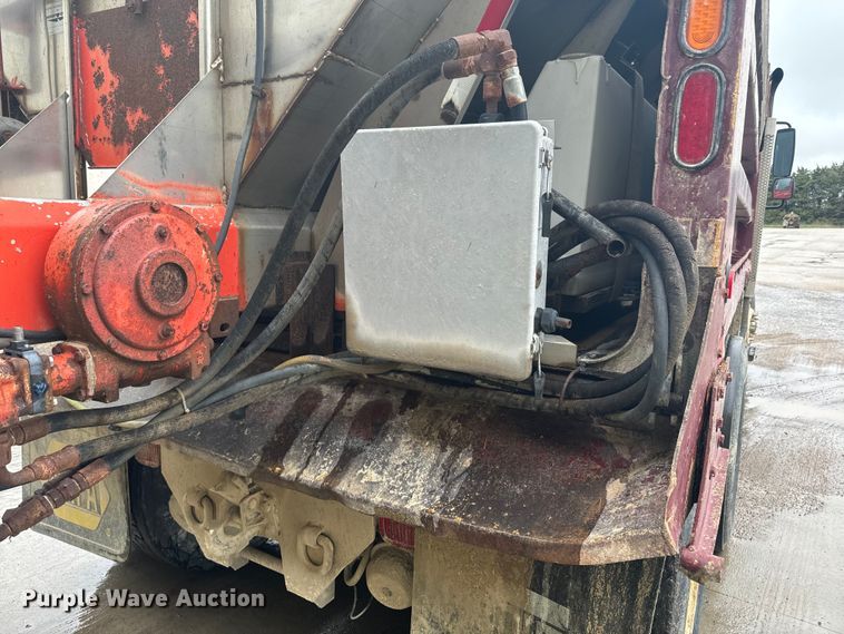 image for item EJ2692 2005 International 7400 dump truck