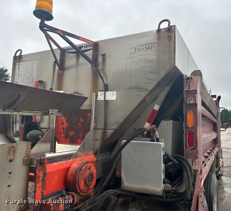 image for item EJ2692 2005 International 7400 dump truck