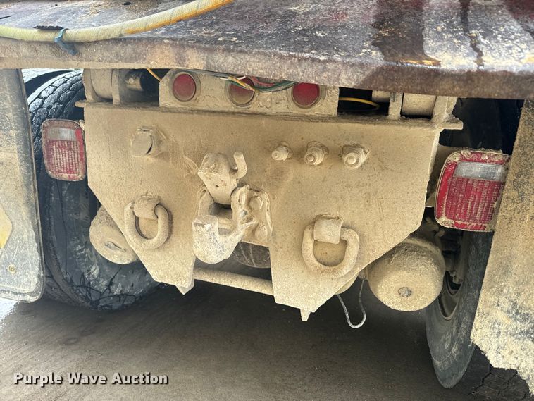 image for item EJ2692 2005 International 7400 dump truck