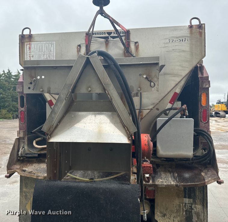 image for item EJ2692 2005 International 7400 dump truck