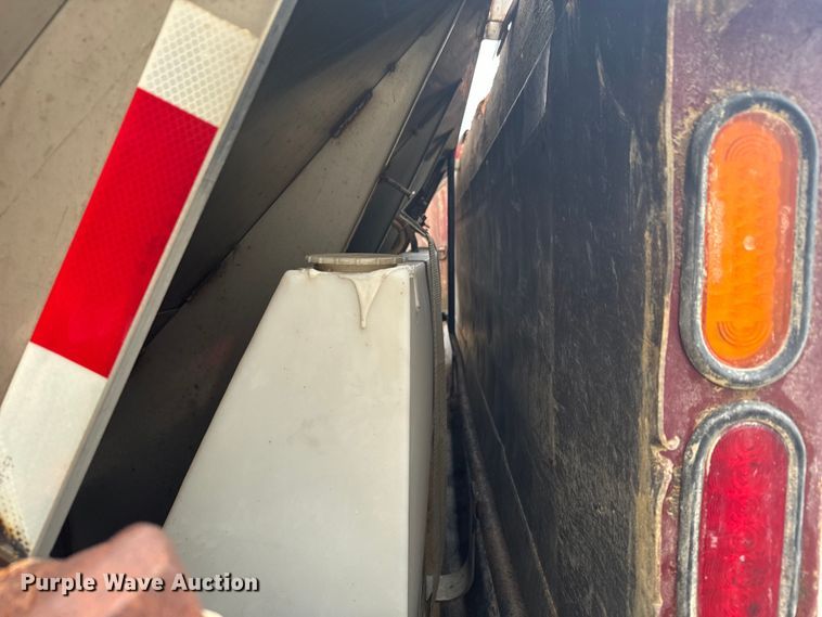 image for item EJ2692 2005 International 7400 dump truck