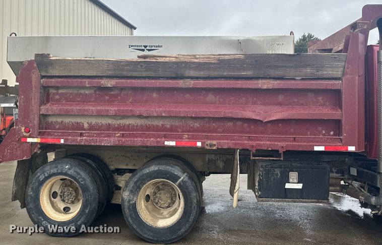 image for item EJ2692 2005 International 7400 dump truck