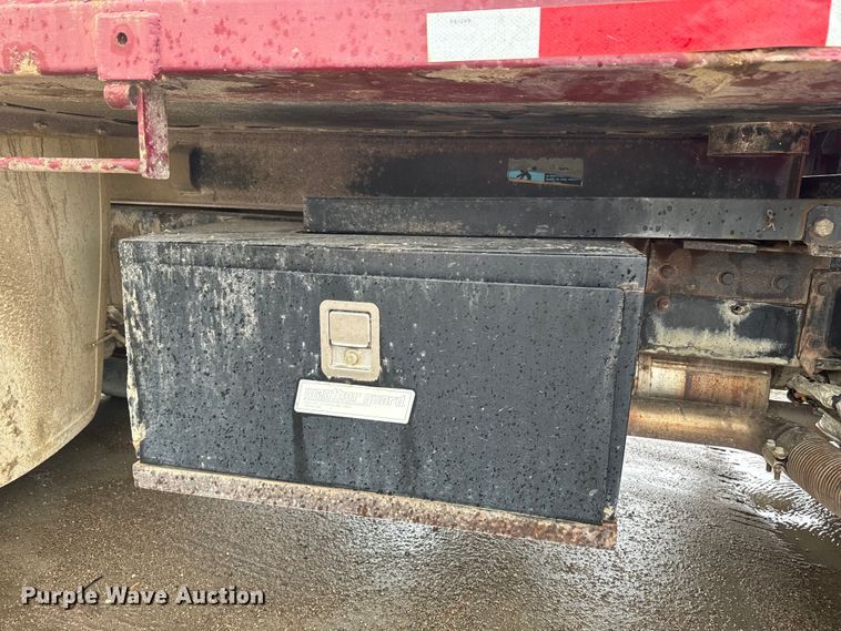 image for item EJ2692 2005 International 7400 dump truck