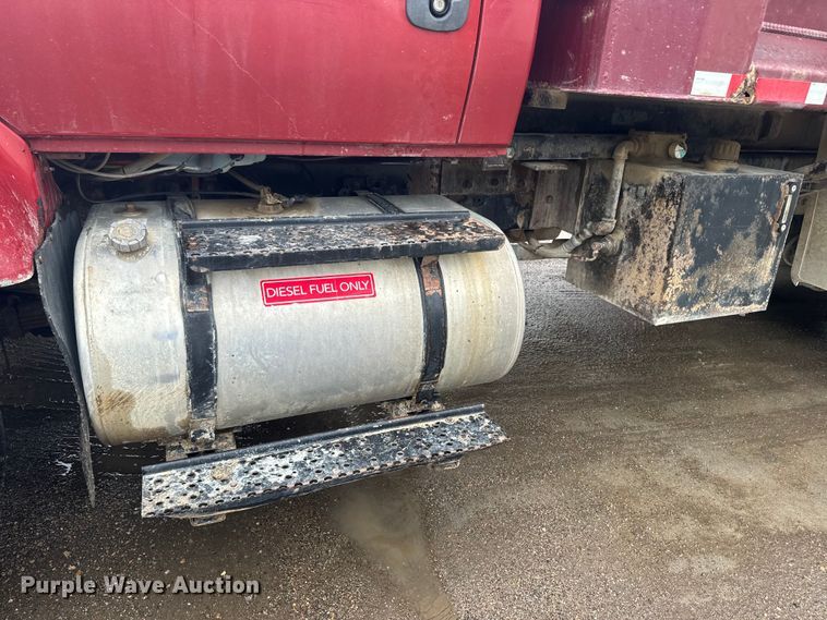 image for item EJ2692 2005 International 7400 dump truck