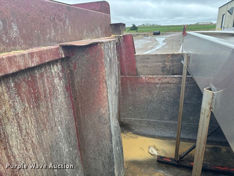 image for item EJ2692 2005 International 7400 dump truck