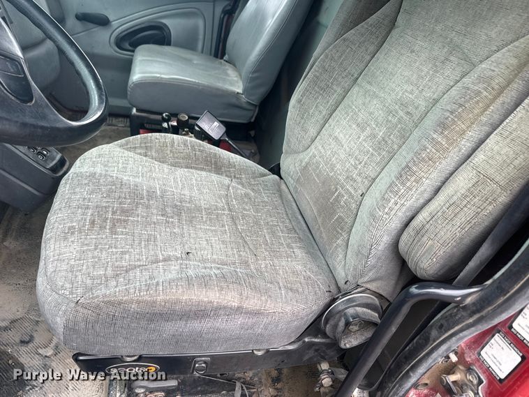 image for item EJ2692 2005 International 7400 dump truck