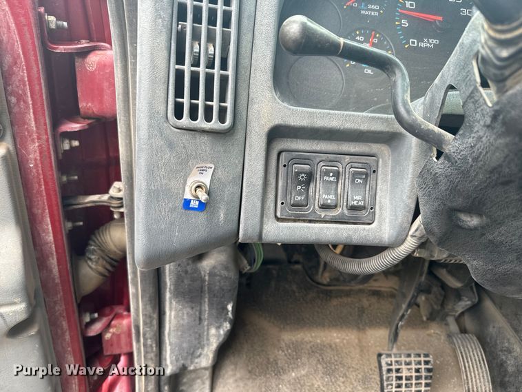 image for item EJ2692 2005 International 7400 dump truck