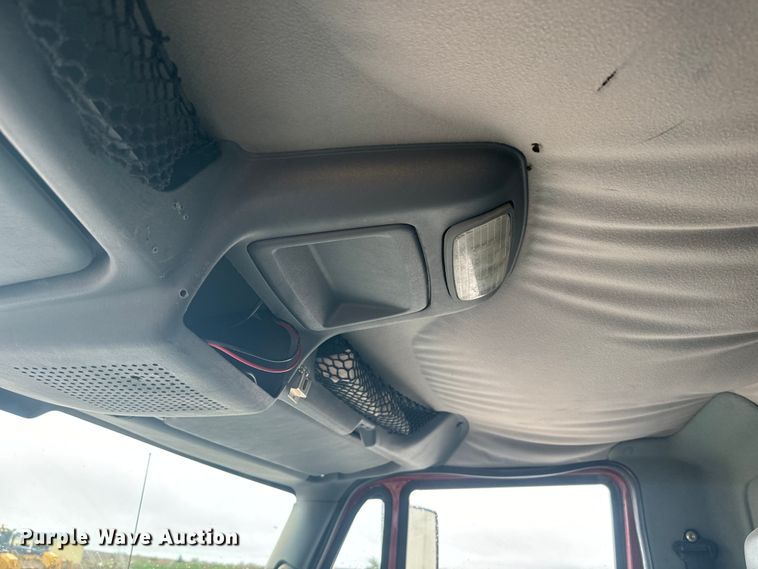 image for item EJ2692 2005 International 7400 dump truck