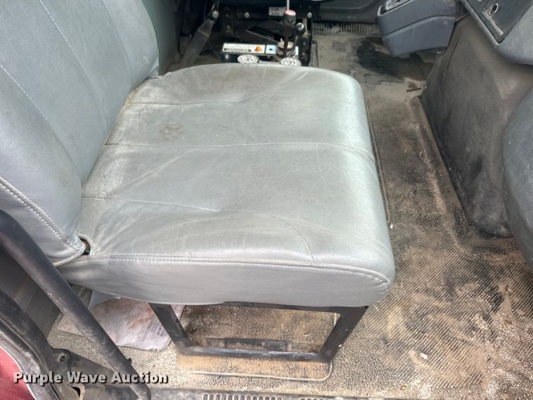 image for item EJ2692 2005 International 7400 dump truck