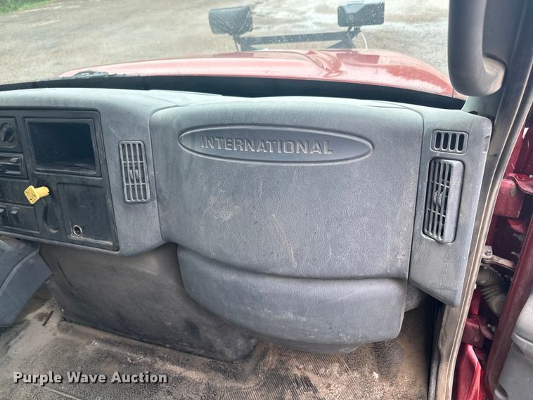 image for item EJ2692 2005 International 7400 dump truck