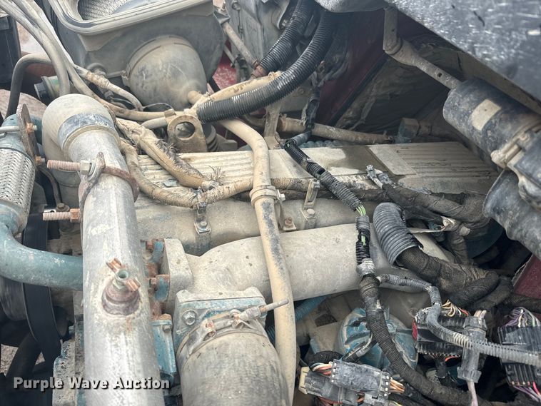 image for item EJ2692 2005 International 7400 dump truck