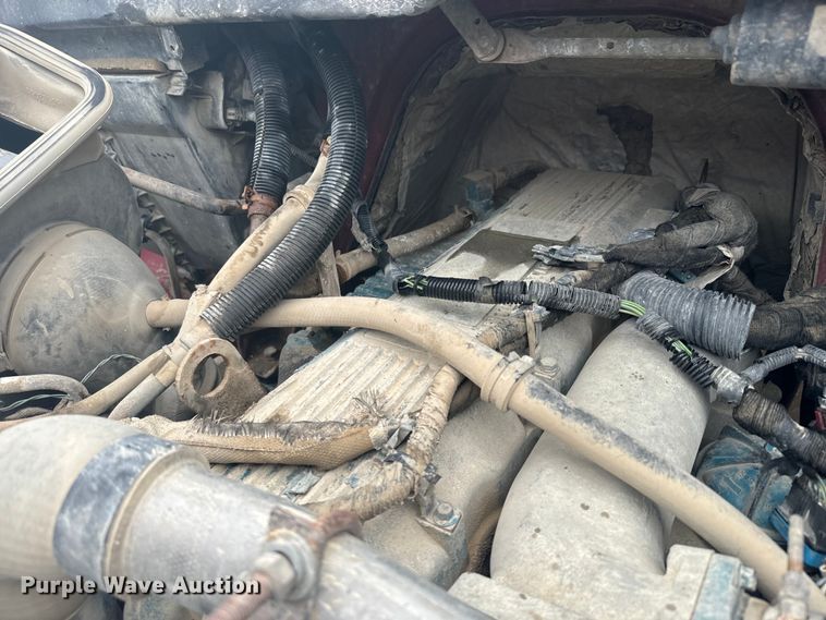 image for item EJ2692 2005 International 7400 dump truck