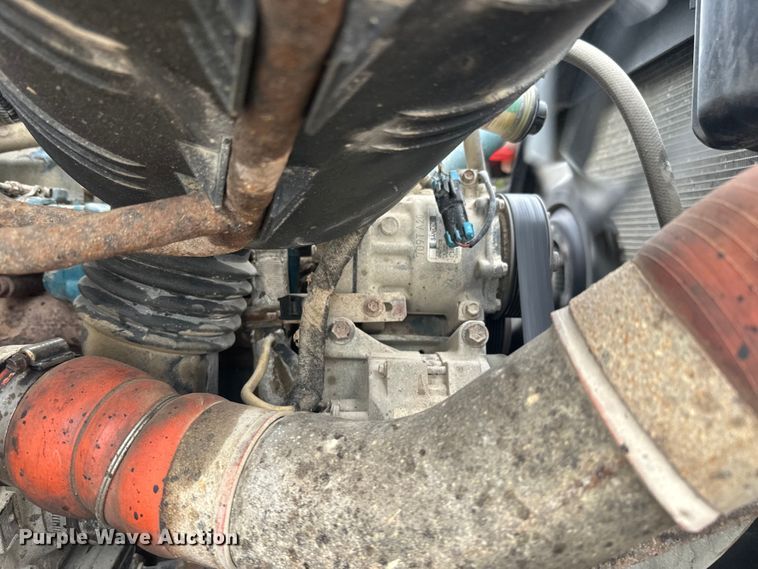 image for item EJ2692 2005 International 7400 dump truck