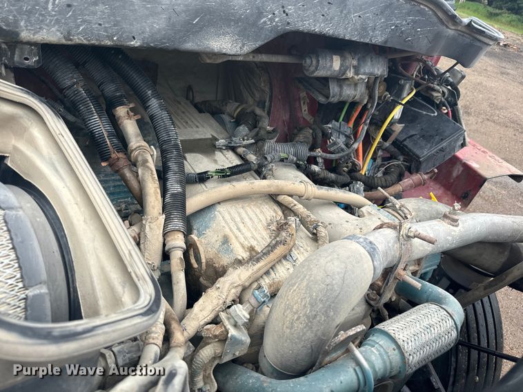 image for item EJ2692 2005 International 7400 dump truck