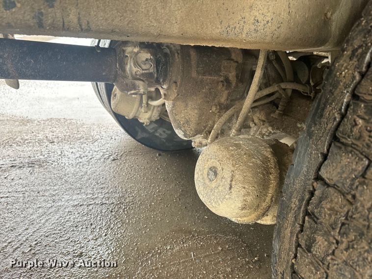 image for item EJ2692 2005 International 7400 dump truck