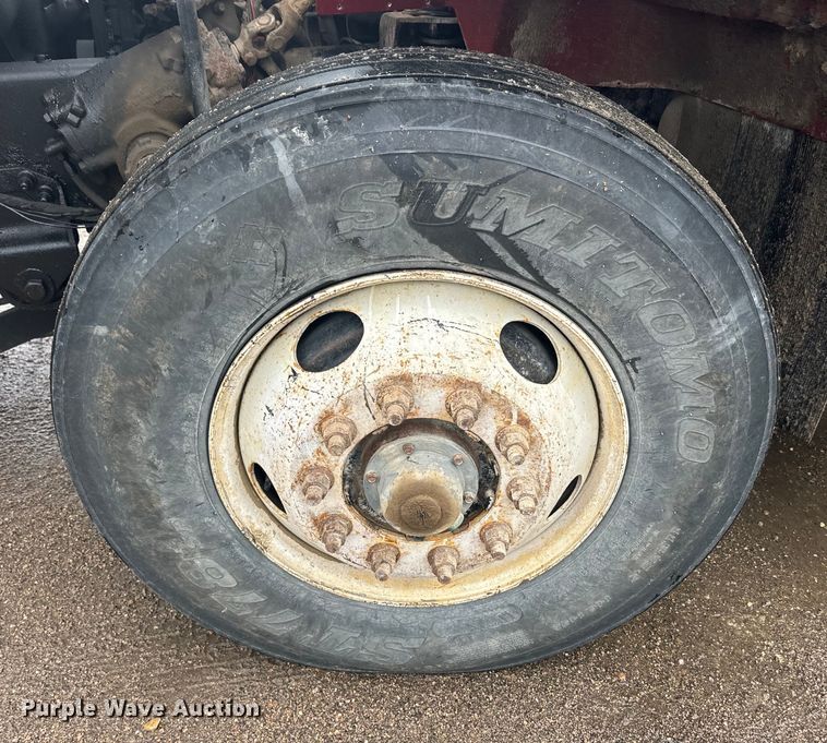 image for item EJ2692 2005 International 7400 dump truck