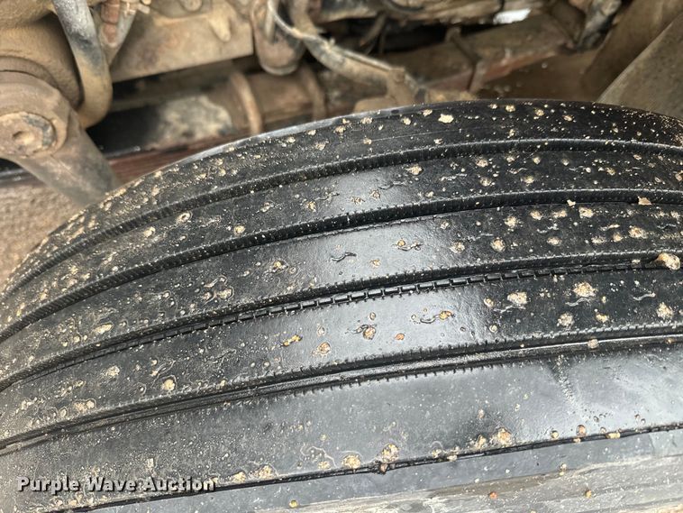 image for item EJ2692 2005 International 7400 dump truck